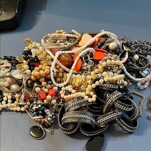 Scrap jewelry lot, lot 0131D, 3.237 lbs